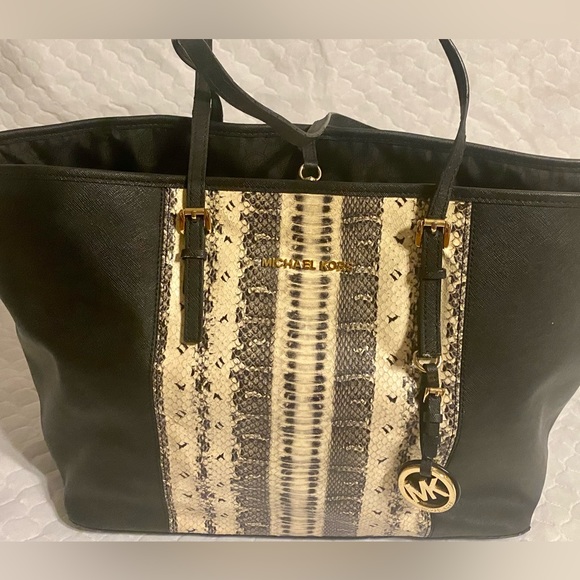 Mickael kors bag - Picture 3 of 4